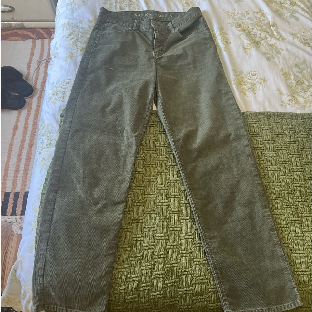 Green Corduroy American Eagle Jeans size 8!!